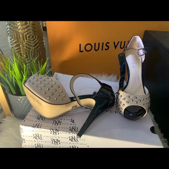 Rock & Republic - Women Heels - Size 6 - Picture 3 of 5